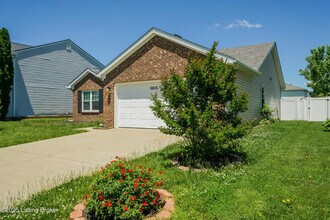 9808 Brooks Bend Rd in Louisville, KY - Building Photo - Building Photo