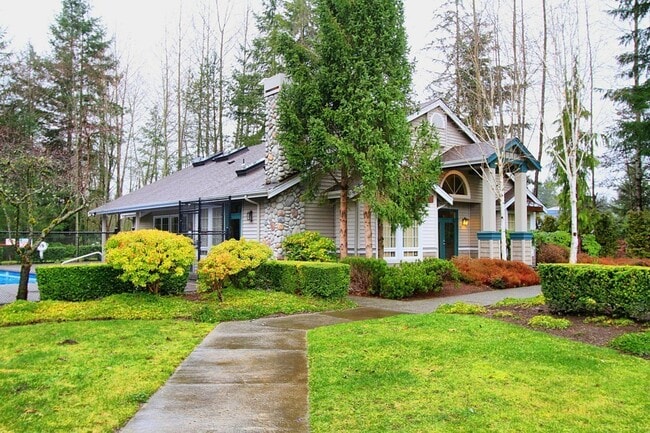25235 SE Klahanie Blvd, Unit H102 in Sammamish, WA - Building Photo - Building Photo