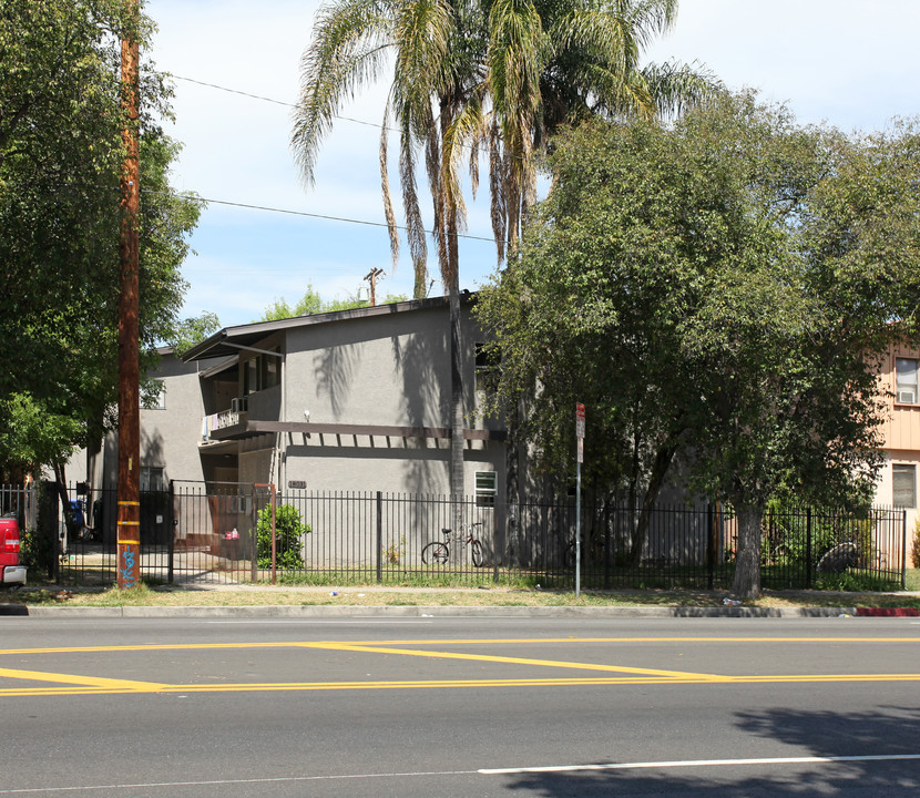 18031 Roscoe Blvd in Northridge, CA - Foto de edificio