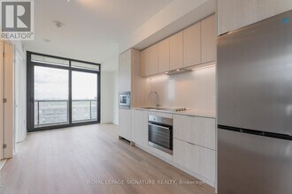 86 Dundas St E in Mississauga, ON - Building Photo - Building Photo