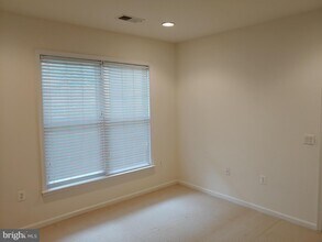 3840 Lightfoot St-Unit -142 in Chantilly, VA - Building Photo - Building Photo