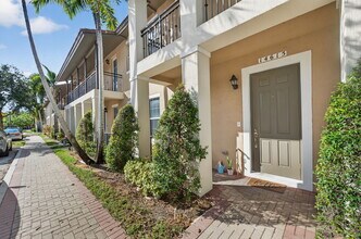 14615 SW 14th St in Pembroke Pines, FL - Building Photo - Building Photo