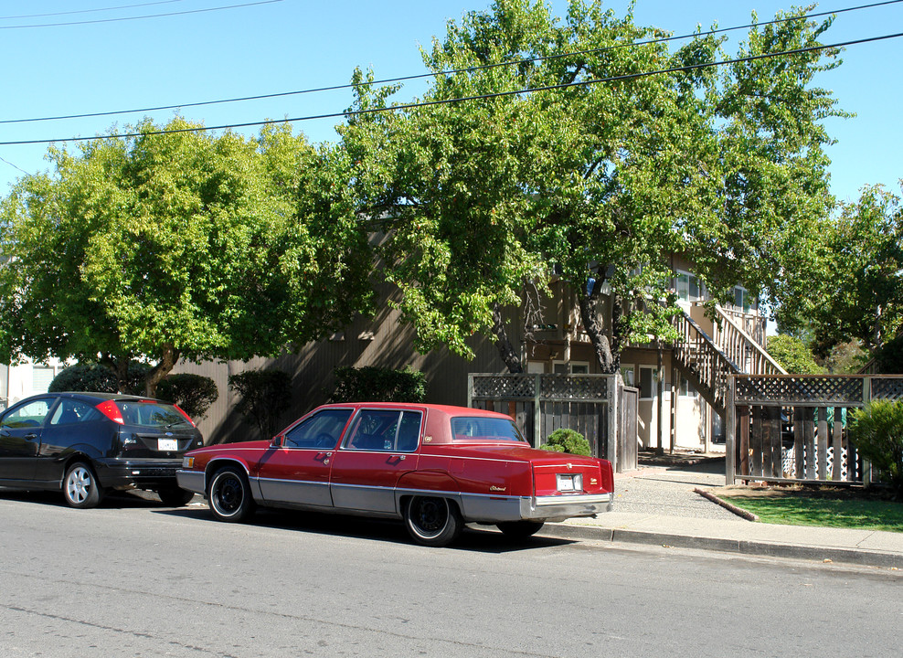 1318 Leafwood Dr in Novato, CA - Foto de edificio