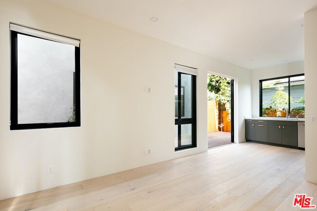 633 Palms Blvd in Los Angeles, CA - Building Photo - Building Photo