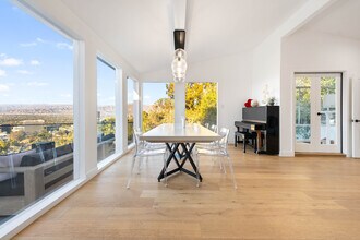 3541 Multiview Dr in Los Angeles, CA - Foto de edificio - Building Photo