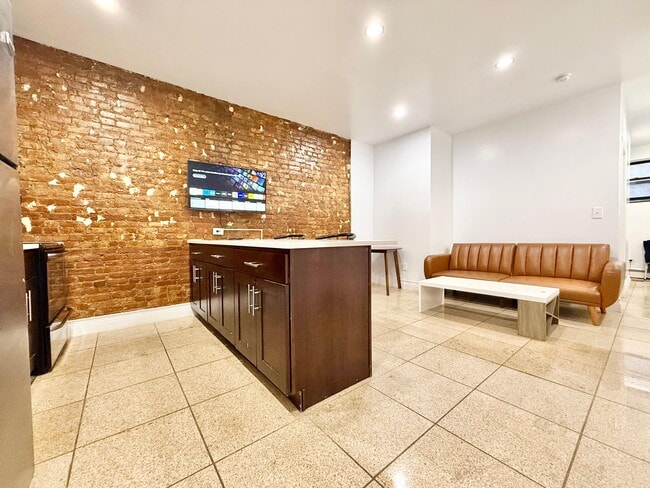2254 2nd Ave in New York, NY - Building Photo - Building Photo