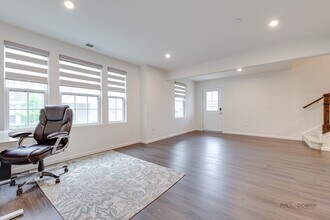 121 Yorktown Ct in Libertyville, IL - Building Photo - Building Photo