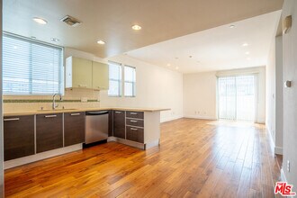 848 Irolo St in Los Angeles, CA - Building Photo - Building Photo