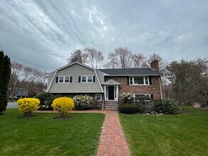 2 Barrett Rd in Lexington, MA - Building Photo - Building Photo