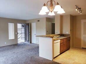 2415 Adirondack Row in San Diego, CA - Building Photo - Building Photo