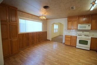1421 Ross St in Clovis, NM - Building Photo - Building Photo
