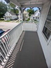 201 Division St, Unit 203 in Bennington, VT - Foto de edificio - Building Photo