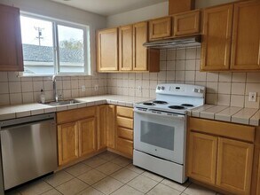235 Belhaven Ave in Daly City, CA - Building Photo - Building Photo