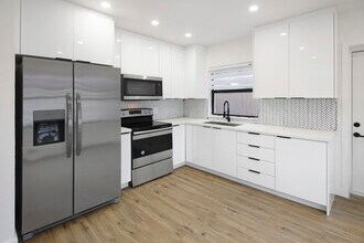 800 NW 101st St in Miami, FL - Building Photo - Building Photo