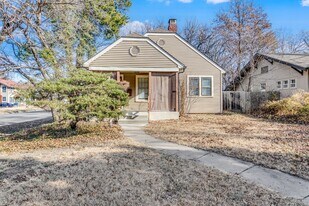 456 N Roosevelt St in Wichita, KS - Building Photo