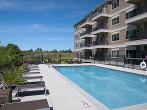 The View at Long Lake in New Brighton, MN - Foto de edificio - Building Photo