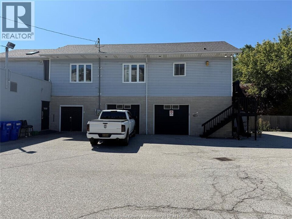 11828 Tecumseh Rd E in Tecumseh, ON - Building Photo