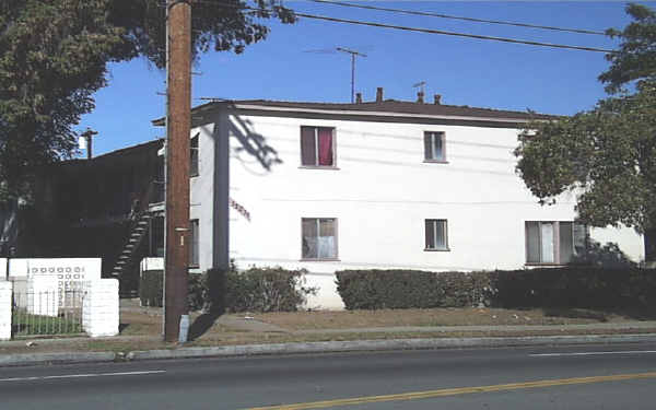 17031 Vanowen St in Van Nuys, CA - Building Photo - Building Photo