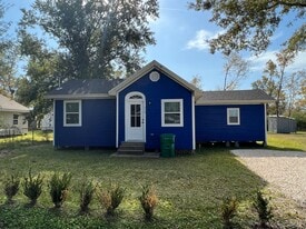 714 Lebleu Rd in Lake Charles, LA - Building Photo