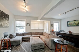 1203 W Addison St in Chicago, IL - Building Photo - Building Photo