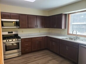 1323 W Main St in Stoughton, WI - Building Photo - Building Photo