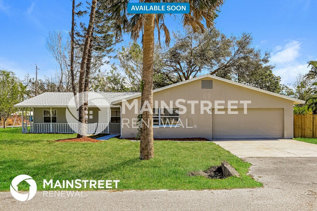 807 Indus Rd in Venice, FL - Building Photo