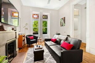 219 W Eugenie St in Chicago, IL - Building Photo