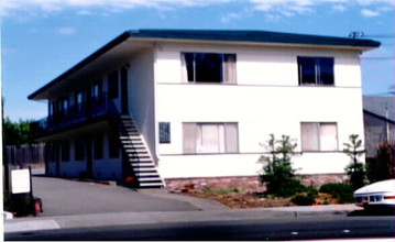 Lake Chabot Apartments in Castro Valley, CA - Foto de edificio - Building Photo