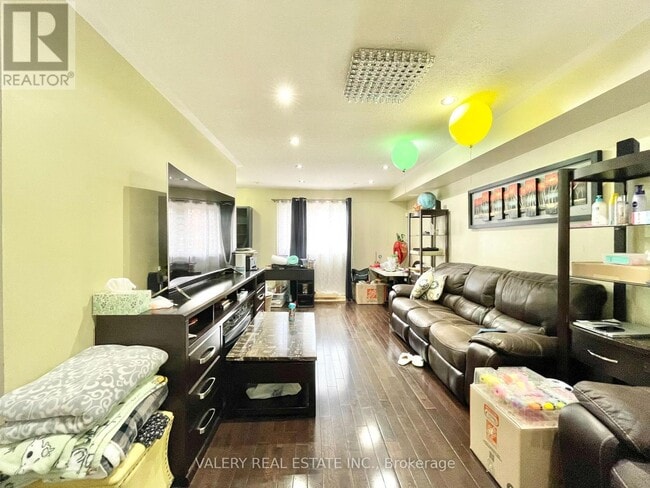 2788 Eglinton Ave E in Toronto, ON - Building Photo - Building Photo