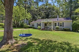 2305 Sanford Rd in Decatur, GA - Building Photo