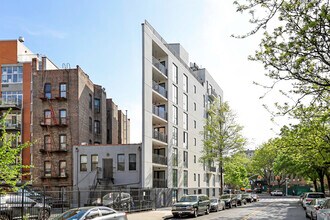 469 Convent Ave in New York, NY - Building Photo - Building Photo
