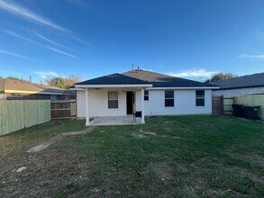 120 Salado Dr in Kyle, TX - Building Photo - Building Photo