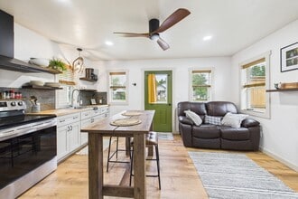 309 W Farewell St in Lewistown, MT - Building Photo - Building Photo