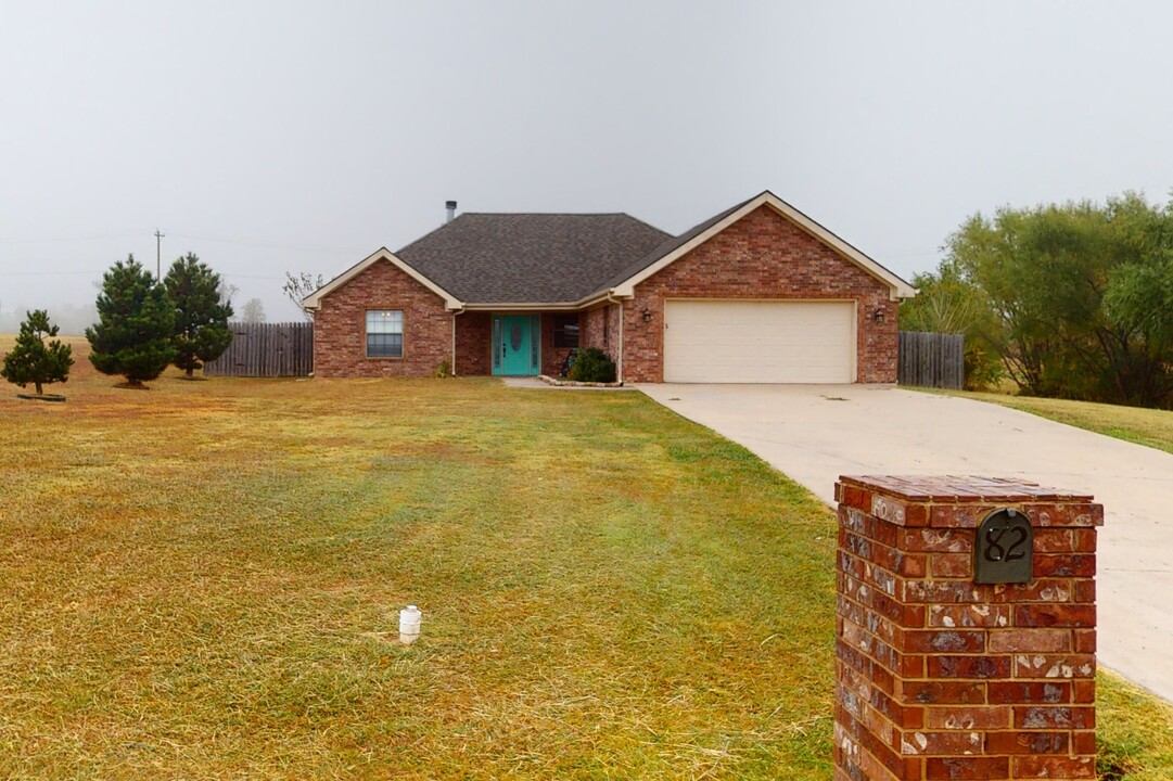 82 Uvon Ln in Elgin, OK - Building Photo