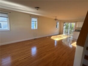 32 Seafare Ln in Portsmouth, RI - Building Photo - Building Photo