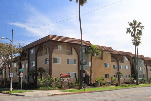 Oceangate Villas in Redondo Beach, CA - Building Photo