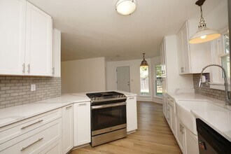 128 Midland Ct in Niceville, FL - Building Photo - Building Photo