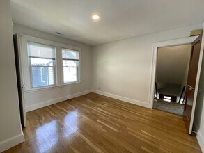 58 Edgecliff Rd, Unit 1 in Watertown, MA - Building Photo - Building Photo
