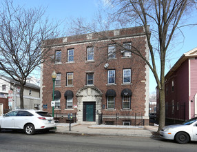 1375 Chapel Street in New Haven, CT - Building Photo - Building Photo