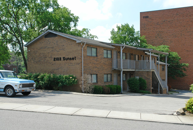 2103 Sunset Pl in Nashville, TN - Foto de edificio - Building Photo