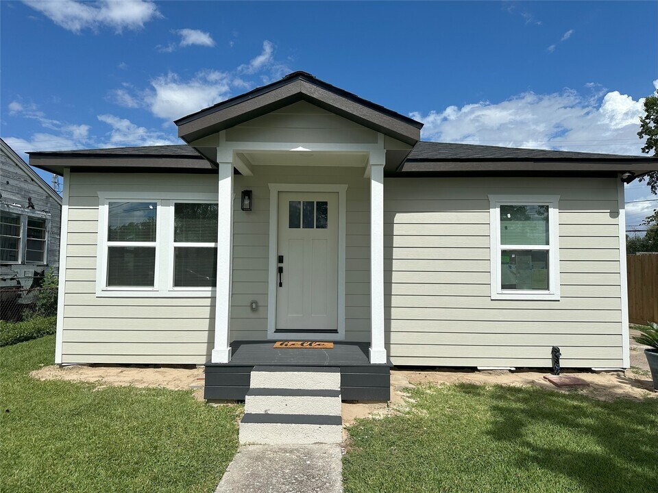 1109 13th St in Galena Park, TX - Building Photo