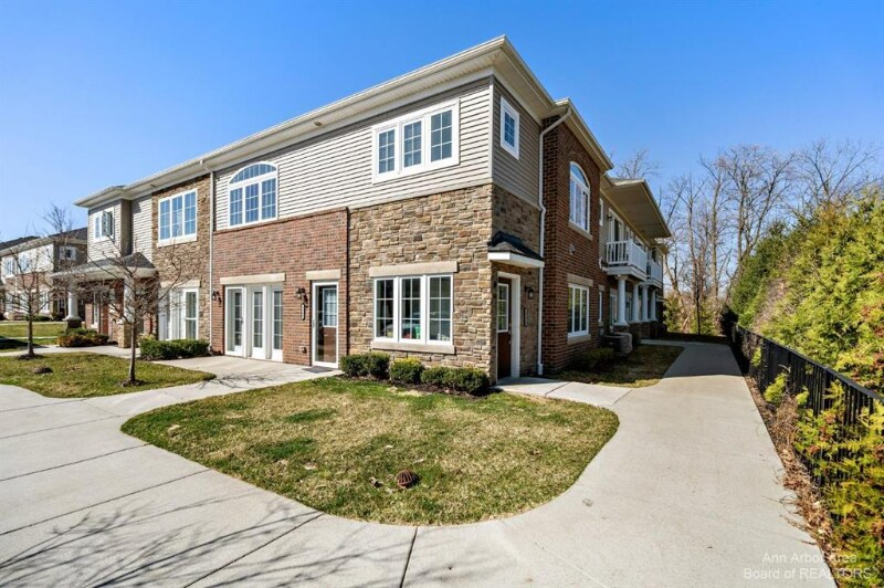 5570 Arbor Chase Dr in Ann Arbor, MI - Building Photo