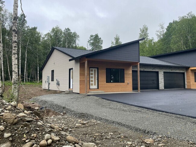 7490 N Paw St in Wasilla, AK - Building Photo - Building Photo