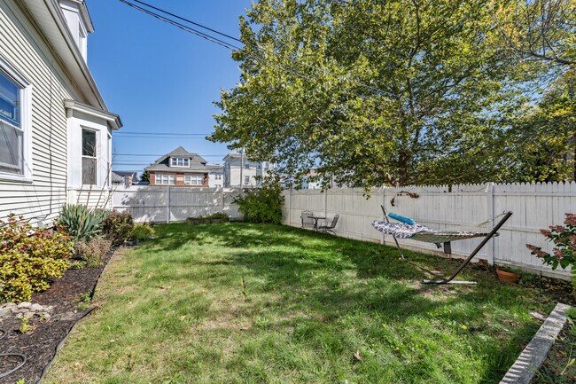 415 Main St, Unit 2 in Medford, MA - Building Photo - Building Photo