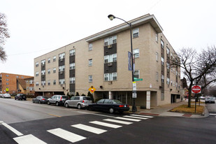 2559 W Bryn Mawr Ave Apartments