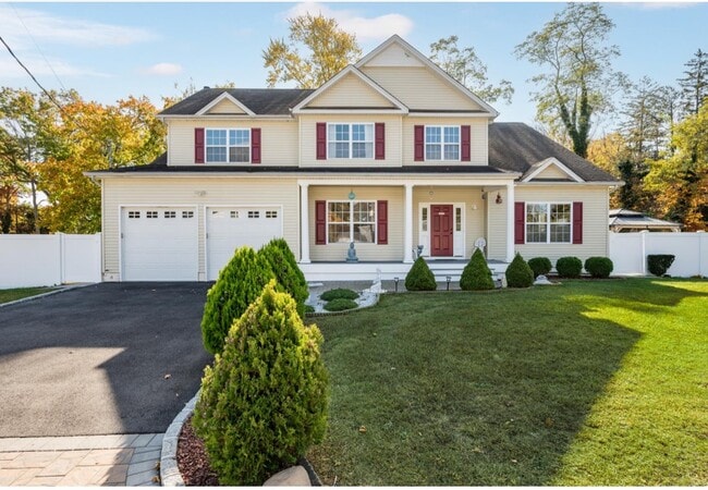 property at 2 Undset Ct