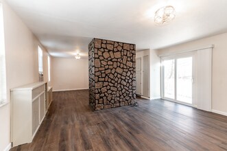 217 Kaercher St, Unit 2 in Pittsburgh, PA - Foto de edificio - Building Photo