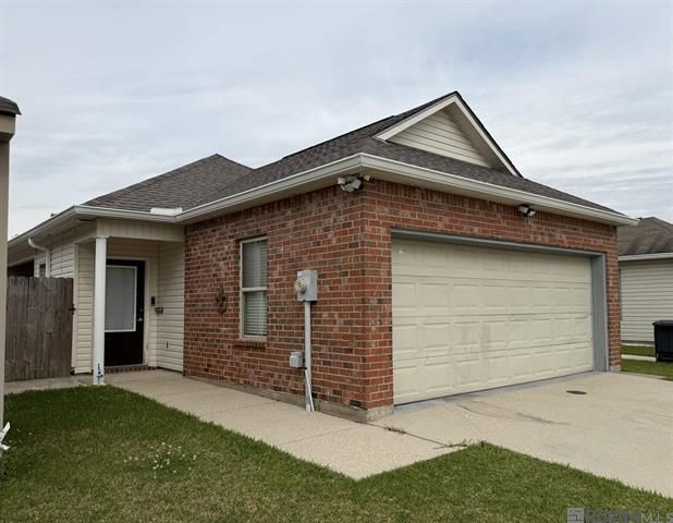 1046 Sedona Pines Dr in Baton Rouge, LA - Building Photo