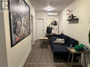 595 St Clair Ave W in Toronto, ON - Building Photo - Building Photo