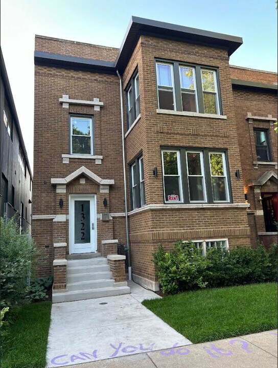 1322 W Ardmore Ave in Chicago, IL - Building Photo